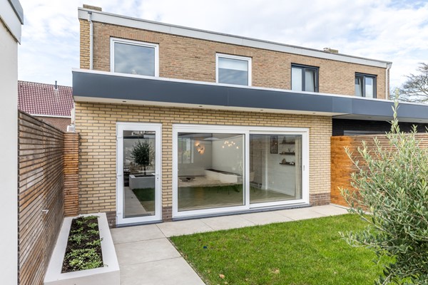 Foto - Verkocht onder voorbehoud: Instapklare gemoderniseerde geschakelde 2 onder 1 kap woning  met aanbouw, open keuken, tuin en garage in Voerendaal